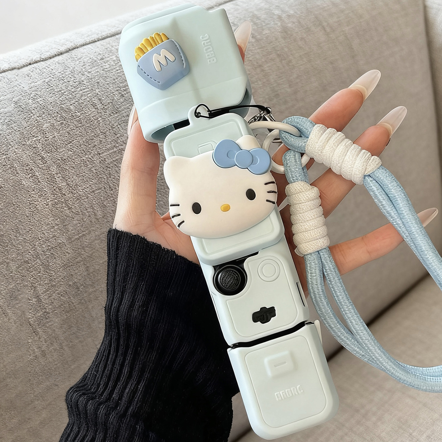 创意可爱M记蓝色kitty猫适用大疆pocket3保护壳硅胶套软胶运动相机保护套镜头云台相机防刮配件收纳壳带挂绳