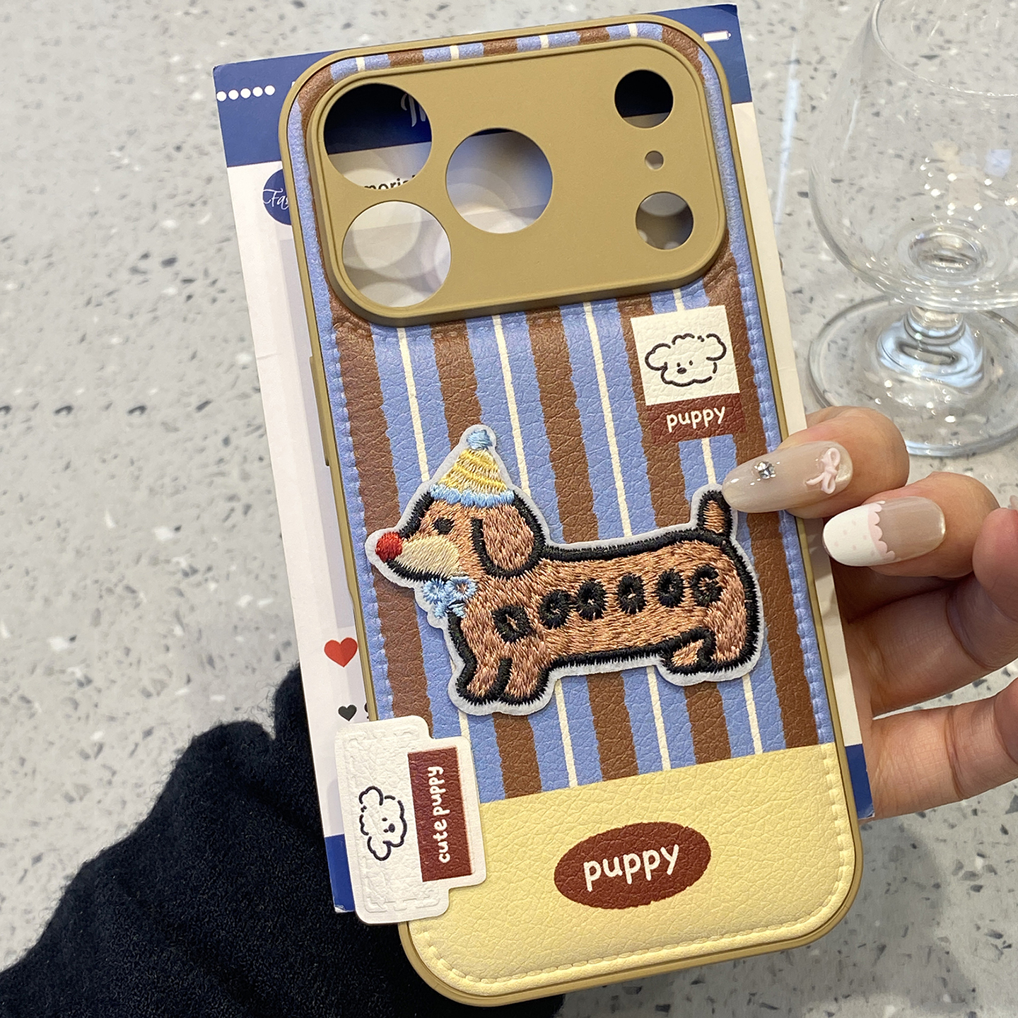 可爱卡通条纹拼接刺绣腊肠狗适用于iphone16手机壳苹果15保护套14防摔13新款17promax全包16pro创意max手机套