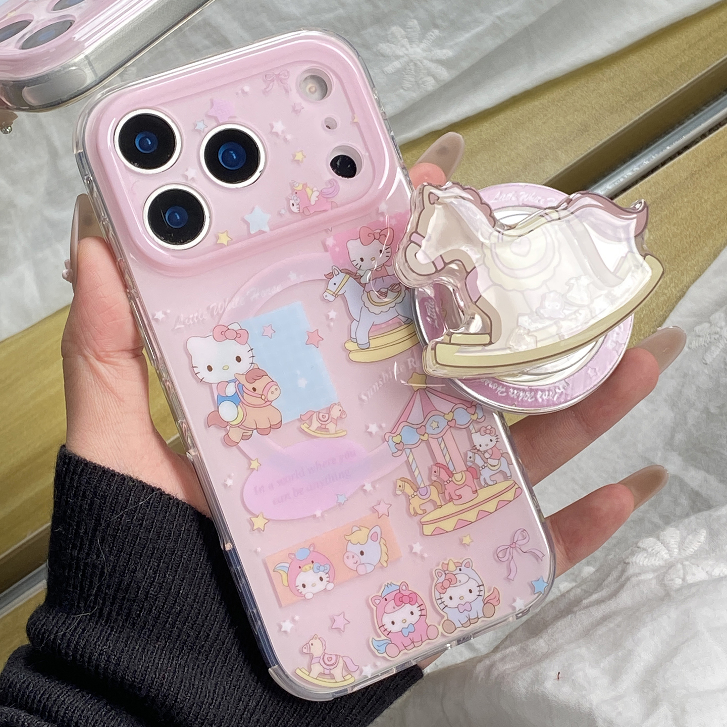 可爱卡通粉底木马kt猫适用于苹果17promax手机壳iphone16保护套14磁吸支架13少女新款15pro创意max小众手机套