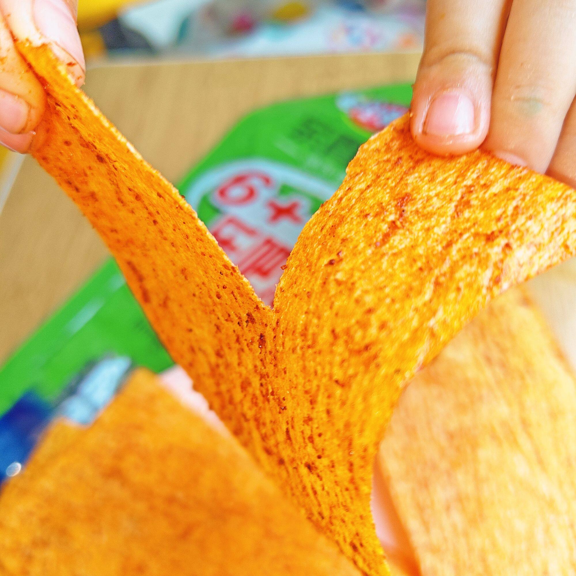 亲亲小靓仔乐吧海苔味辣片面筋干烧米线辣条摆地摊健康老牌子整箱