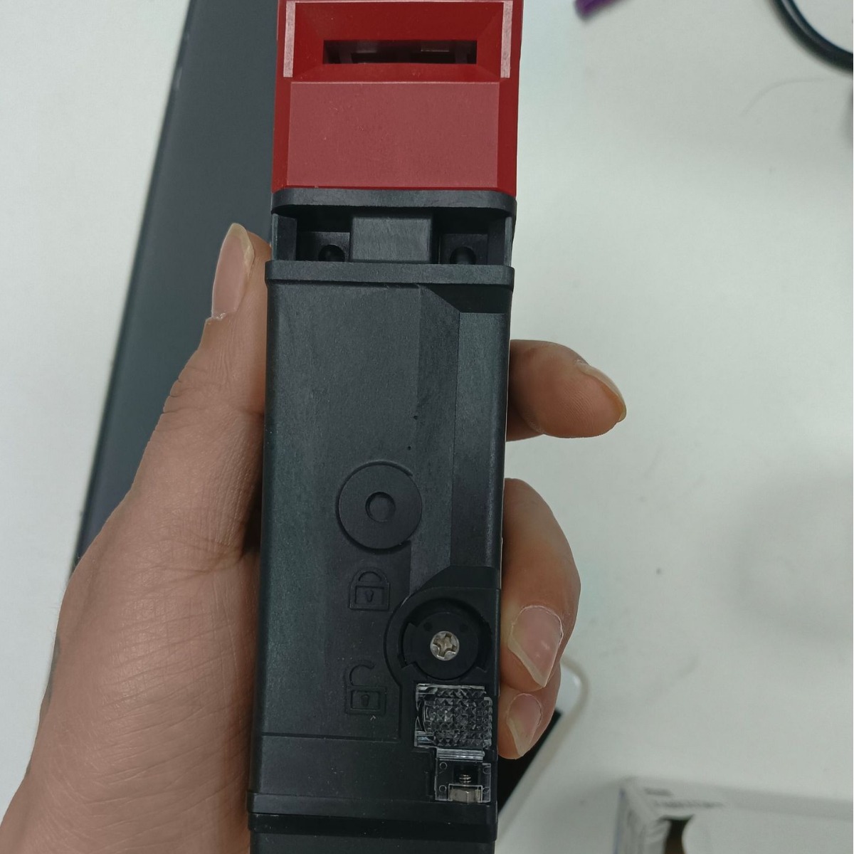 日本OMRON欧姆龙 小型电磁锁定安全门开关D4SL-N2FFA-D
