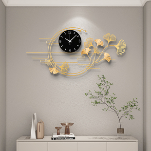 时钟挂墙2026新款 餐桌背景墙钟表现代简约银杏轻奢风客厅挂钟 时尚