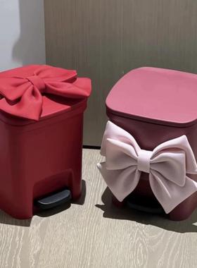 室外女孩子室内房间客厅沙发婚房旁边公主落地蝴蝶结垃圾桶高颜值