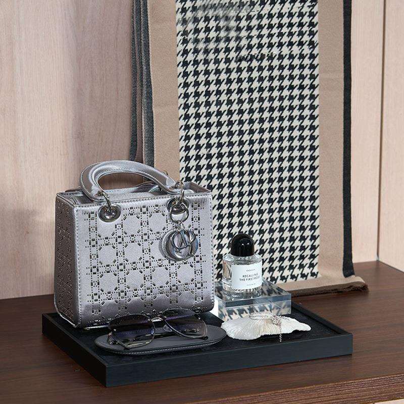 样板房衣帽间女士梳妆台摆件墨镜家居展厅软装饰品道具