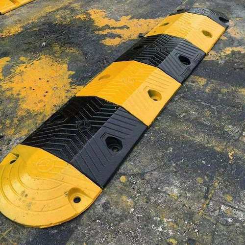 坡道公路道路减速板汽车停车斜坡限速缓冲带铸钢减速垄