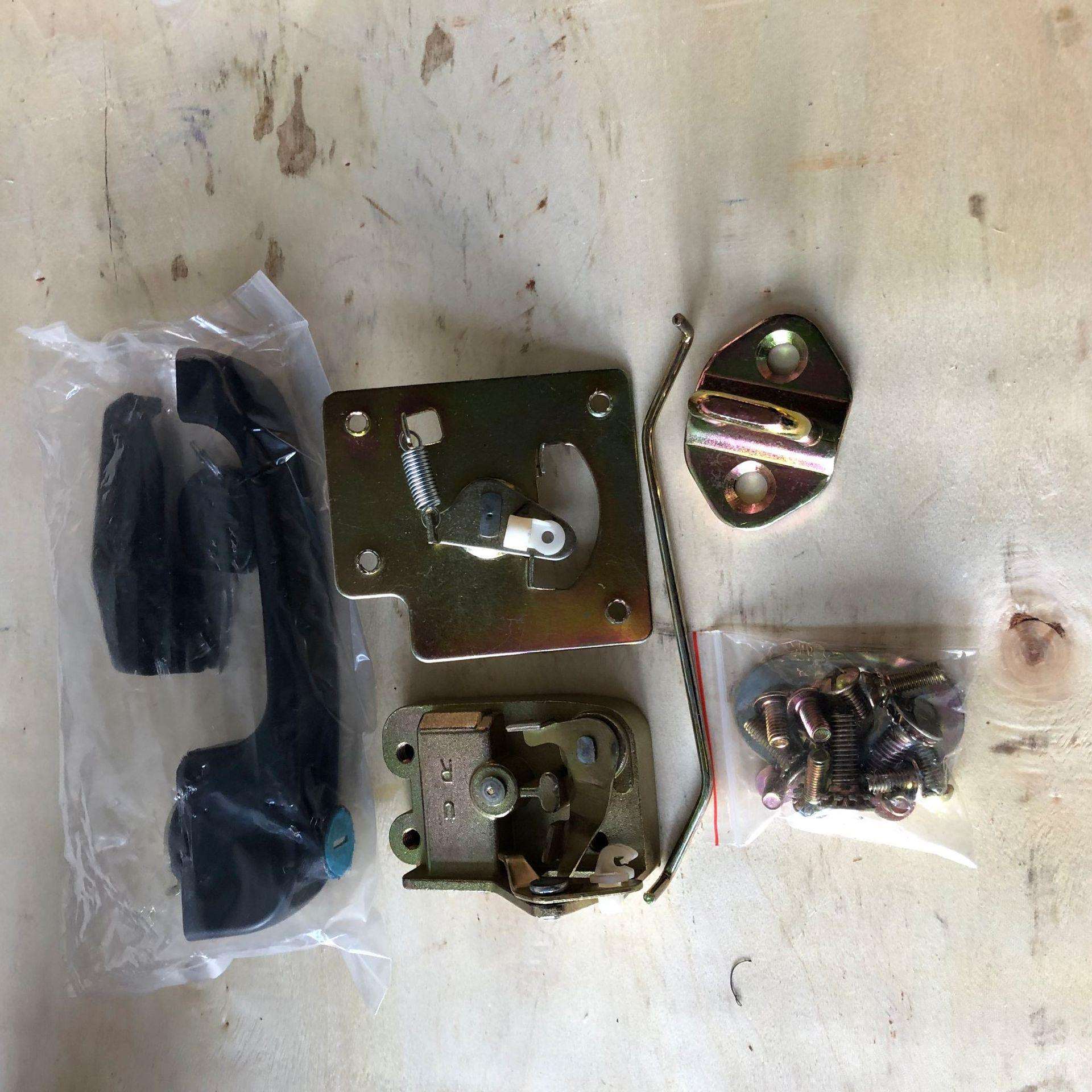 现货直销原厂柳工862装载机配件右门锁47C1037