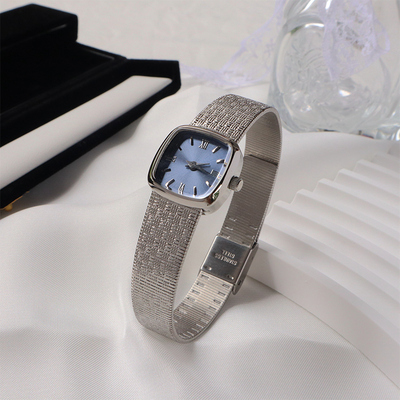 爆款原创复古精致树皮纹圆形镶钻女士石英小金表