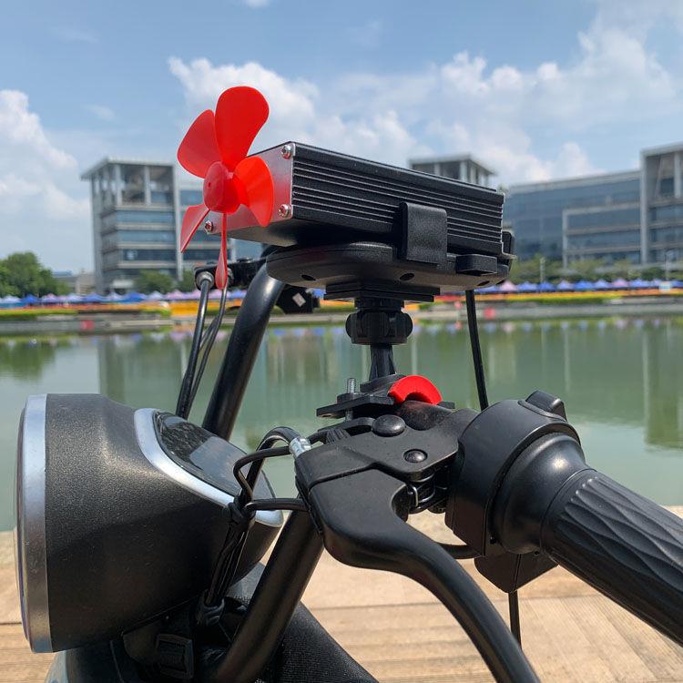 太阳能光伏风力电动车边走边充电控制增程续