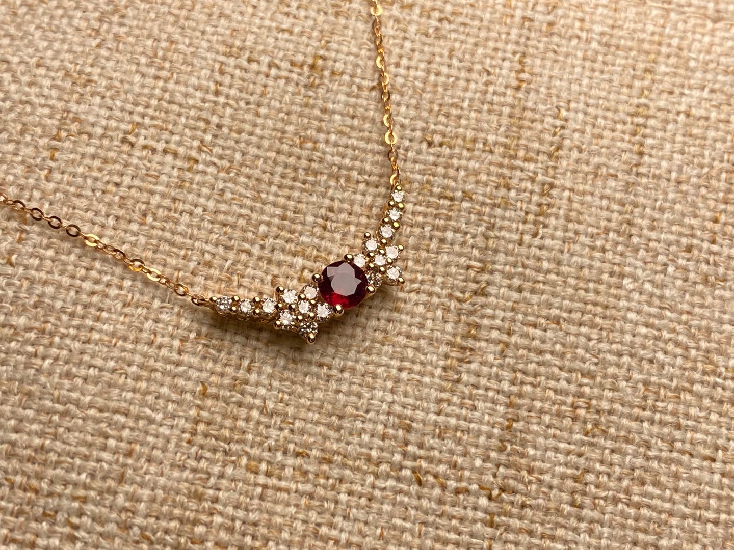 昆明地矿珠宝，红宝石套链，18K玫瑰金钻石镶嵌