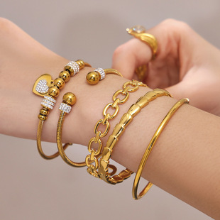 欧美钛钢爱心锆石卡扣手镯几何多款式镀18k金欧美个性轻奢手镯子