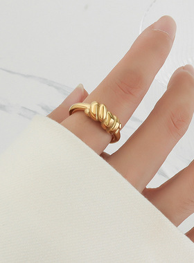 欧美冷淡风高级几何流行扭转元素设计钛钢指环镀18K金戒指饰品