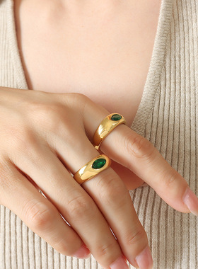 新款港式新中式风复古个性高级感镶嵌祖母绿锆石戒指小众设计高级