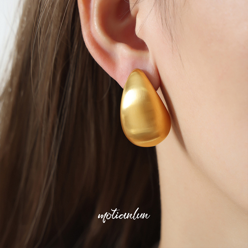 水滴设计小众优雅钛钢镀金耳环