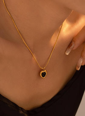 欧美ins风复古黑色爱心项链耳钉套装钛钢女流行跨境配耳环饰品