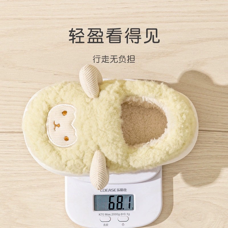 毛绒儿童棉拖鞋中大男子