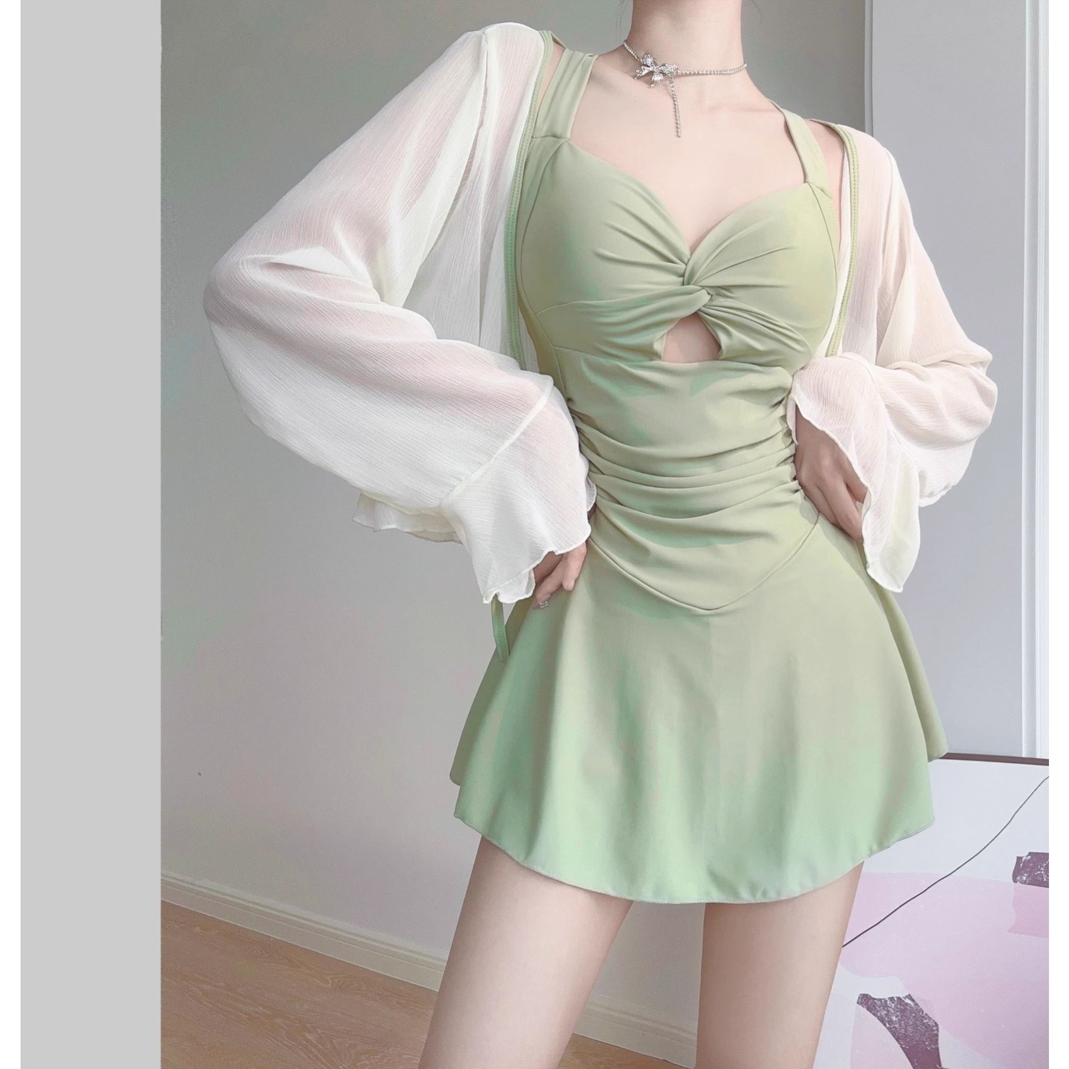 新款2024夏泳衣女式连体遮肚显瘦长袖罩衫保守泳装性感露背高级感