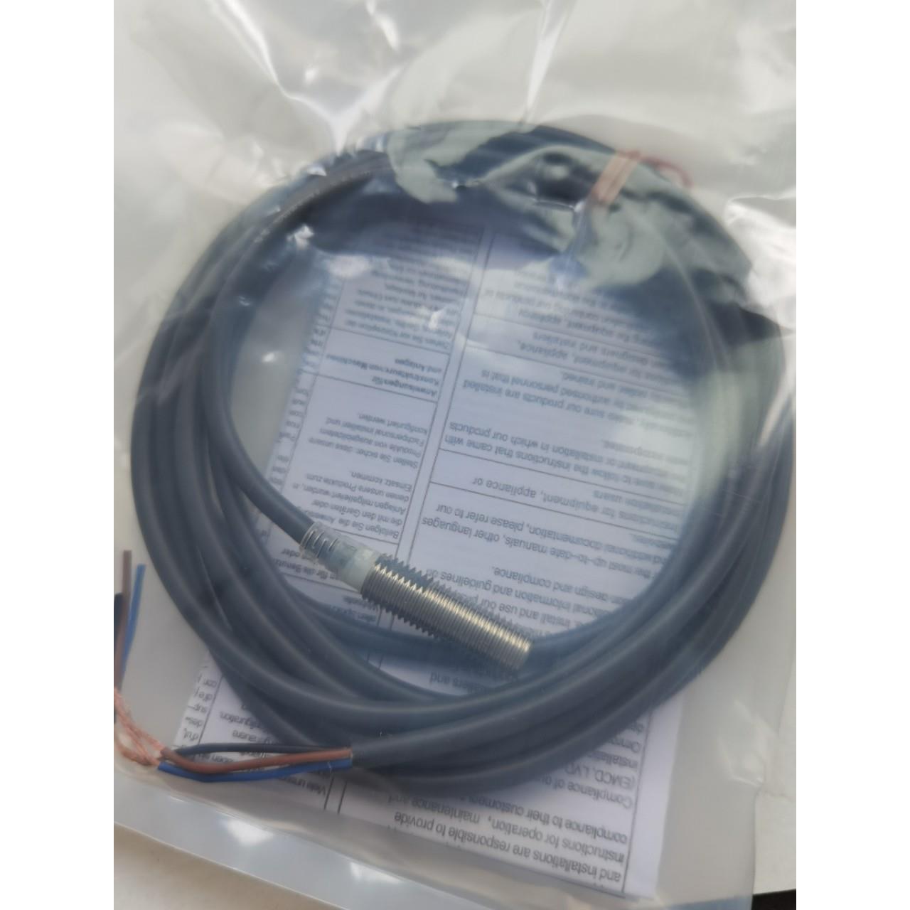 接近开关 E2EM-X2B1