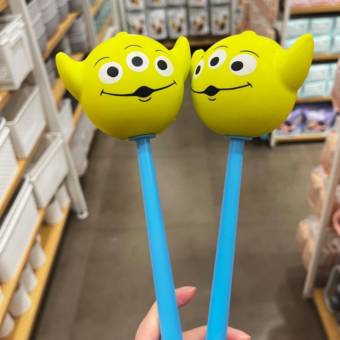 名创优品miniso玩具总动员颈椎按摩锤子可爱卡通背锤捶背神器敲打