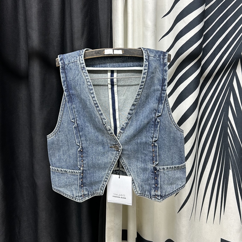 蓝色无袖V领一粒扣牛仔马甲背心