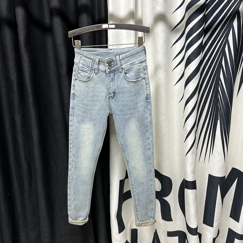 浅蓝色九分小脚铅笔紧身牛仔裤女