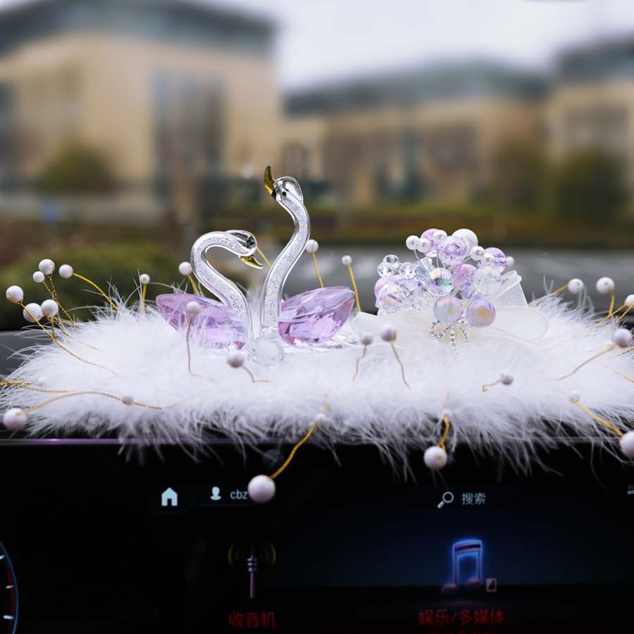 轻奢时尚天鹅汽车香水摆件个性优雅水晶情侣天鹅车载装饰品气质女