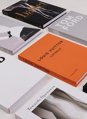 硬壳英文彷真书籍样板间