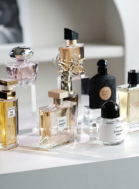 女士香水摆件彩妆样板间