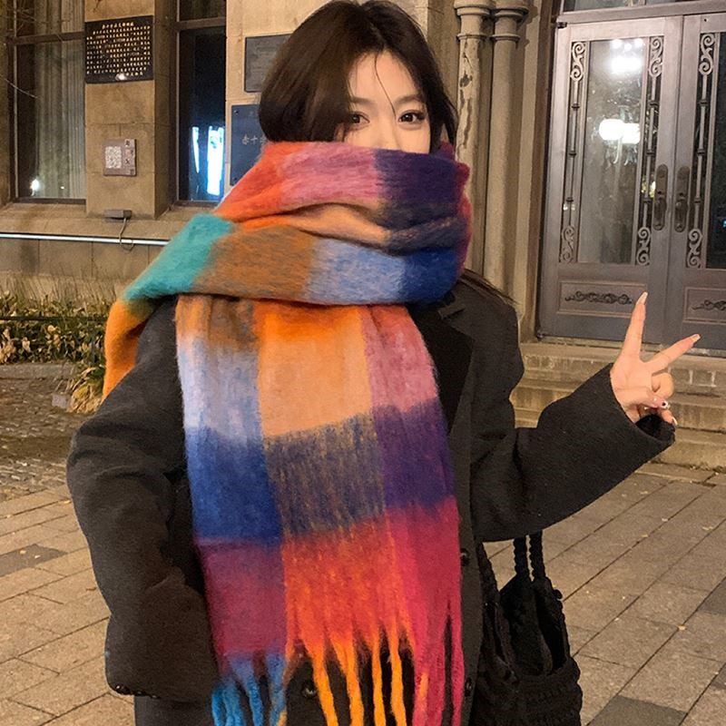 马海毛彩虹围巾女冬季2023新款感韩版百搭保暖加厚围脖披肩