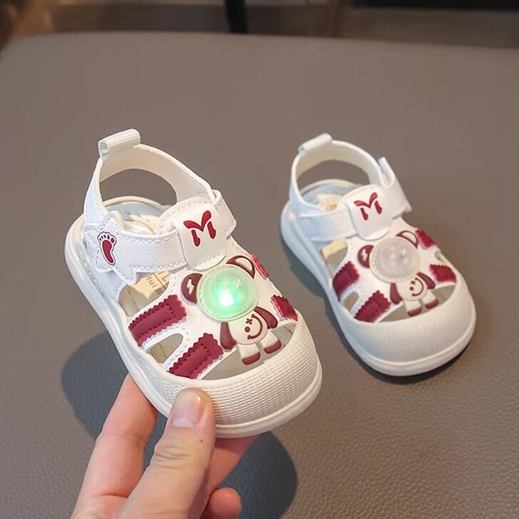 新款夏季女宝宝0一1-4岁半学步凉鞋婴儿可爱卡通女童带灯包头鞋子