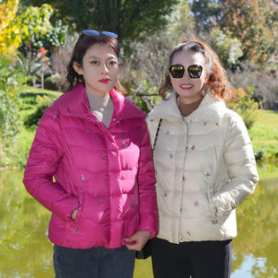 泰格女装冬装新款时尚个性绣花常规款特色羽绒服中年大码保暖女装