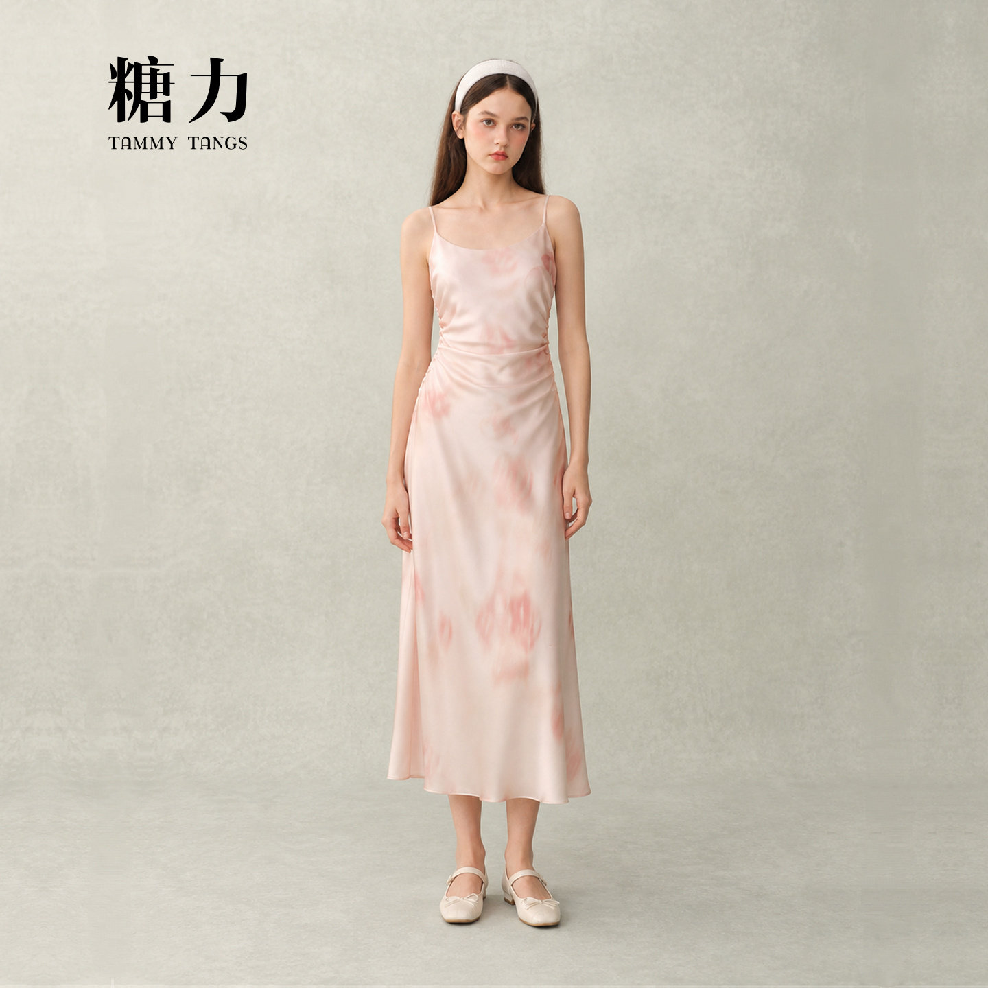 糖力 法式缎面印花吊带连衣裙女 收腰显瘦中长款裙子