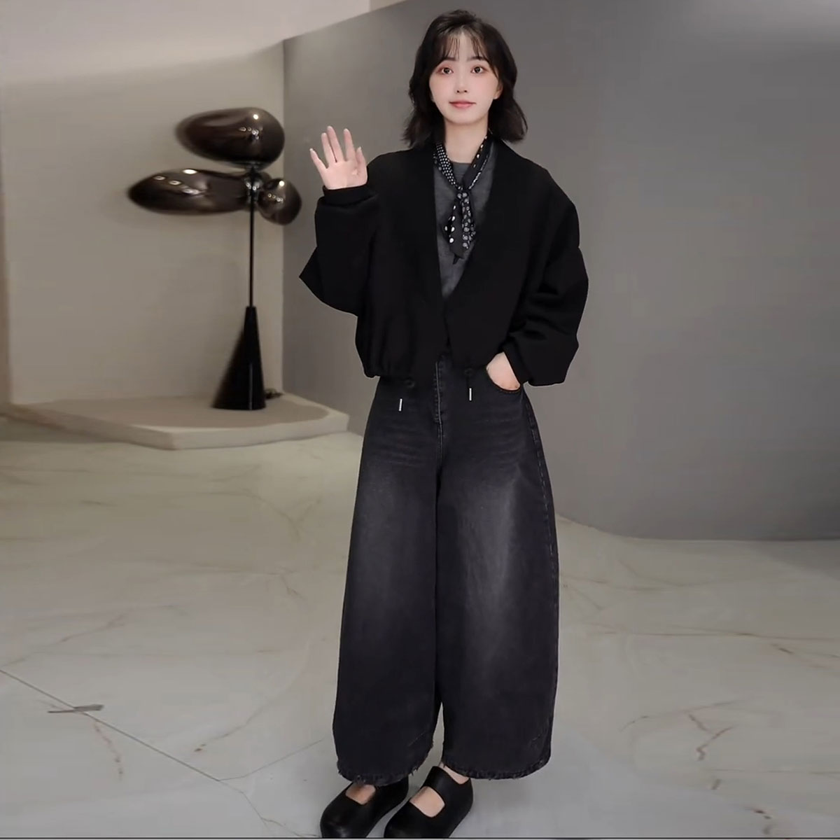 V领收绳短上衣牛仔弯刀裤两件套