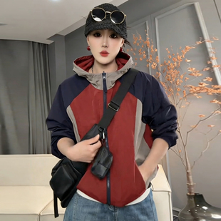 宽松显瘦户外防晒夹克短款 拼色连帽冲锋衣女 上衣 新款 2026春季