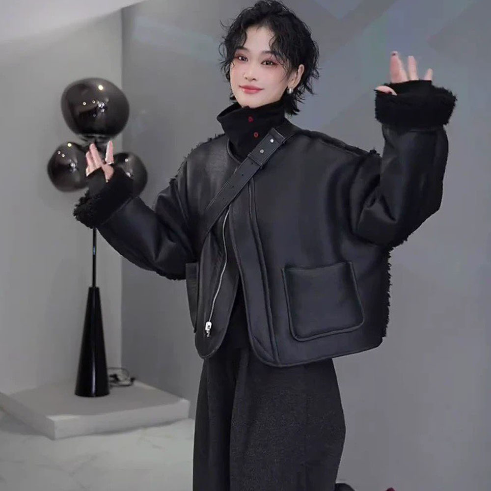 两面穿皮毛一体羊羔绒外套女新款爆款冬季洋气圆领短款夹克机车服