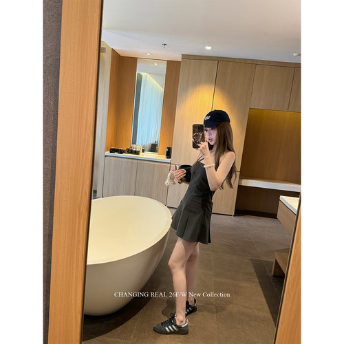 高智感灰色抹胸后背松紧连衣裙