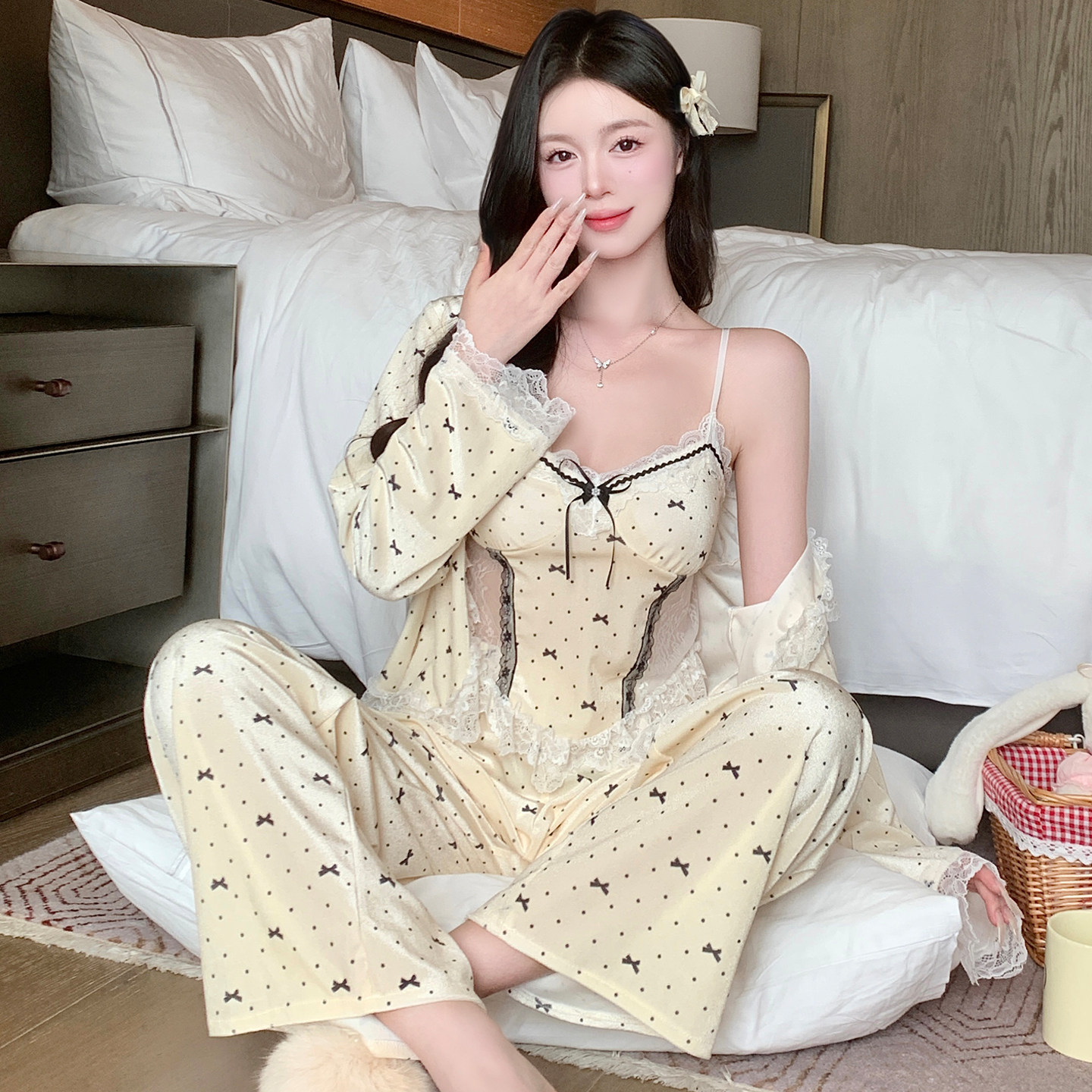 金丝绒吊带睡衣三件套带胸垫