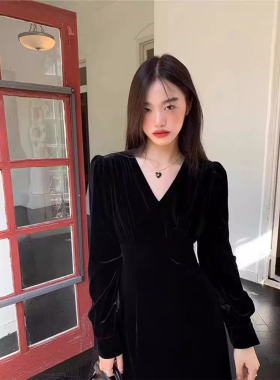 大码女装千金风黑色丝绒连衣裙女V领法式赫本风收腰显瘦气质长裙