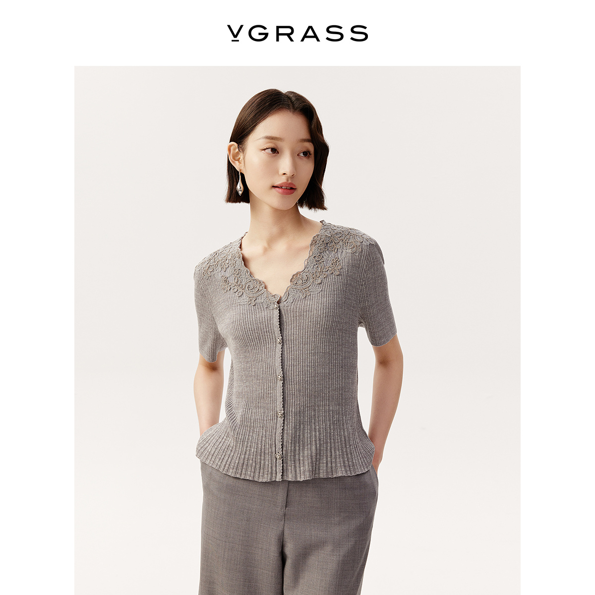 VGRASS蕾丝定位绣V领收腰针织衫