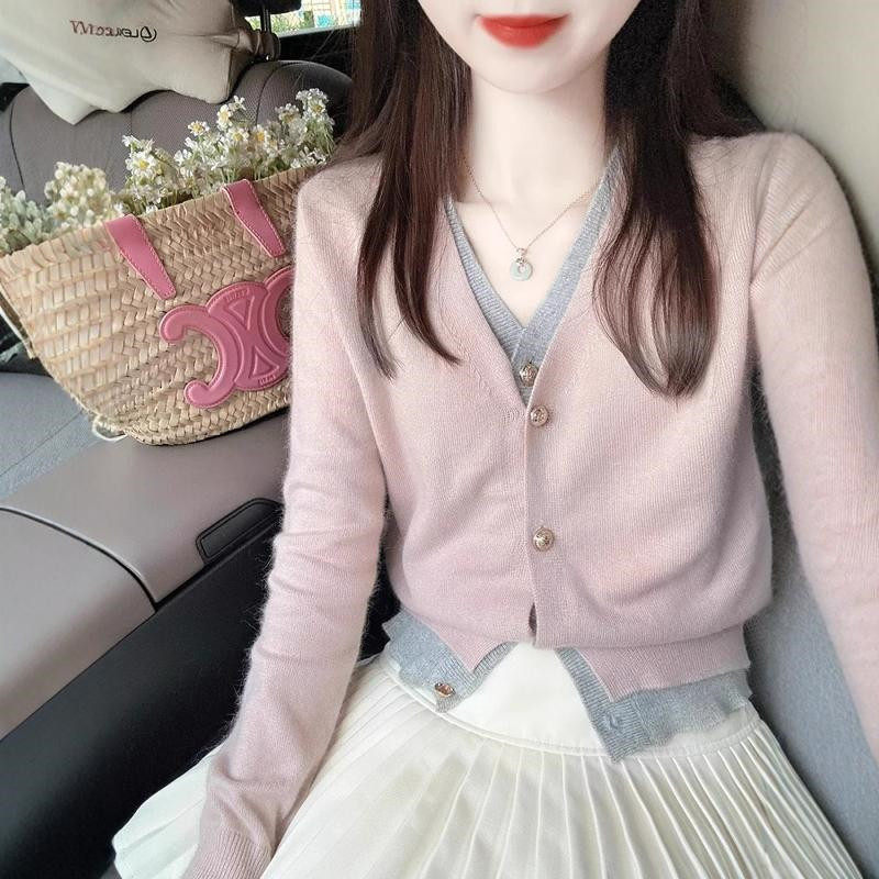 韩系小香风假两件粉色V领针织开衫女春秋设计感短款毛衣外套上衣