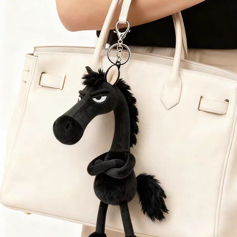 新款2026马年吉祥物天选高冷黑马包包挂饰包包挂件送礼毛绒玩偶