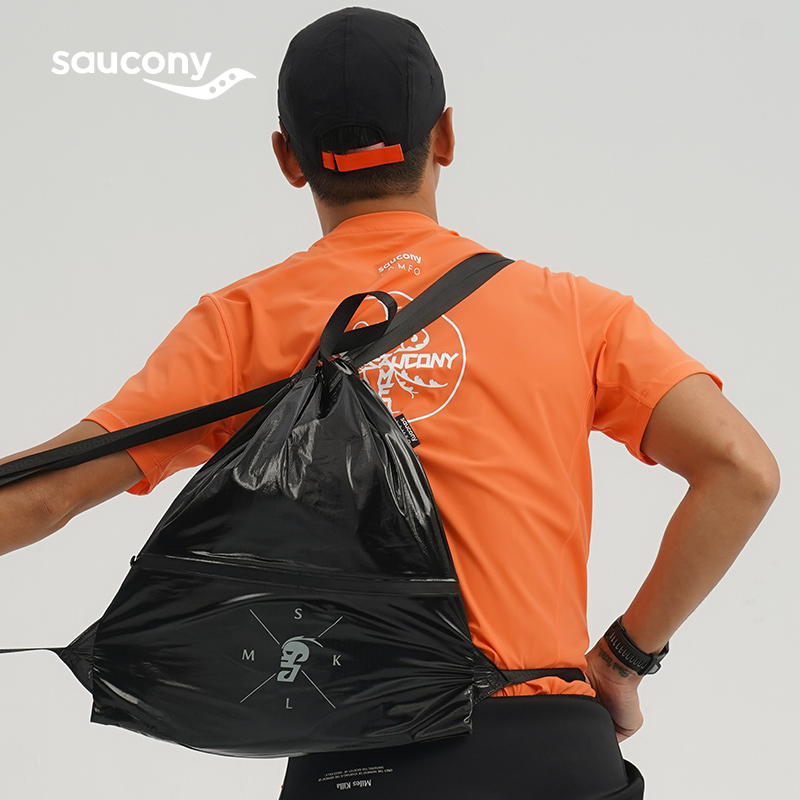 Saucony索康尼 LAMFO 联名丨运动双肩包户外旅行包男女休闲背包使用感如何?