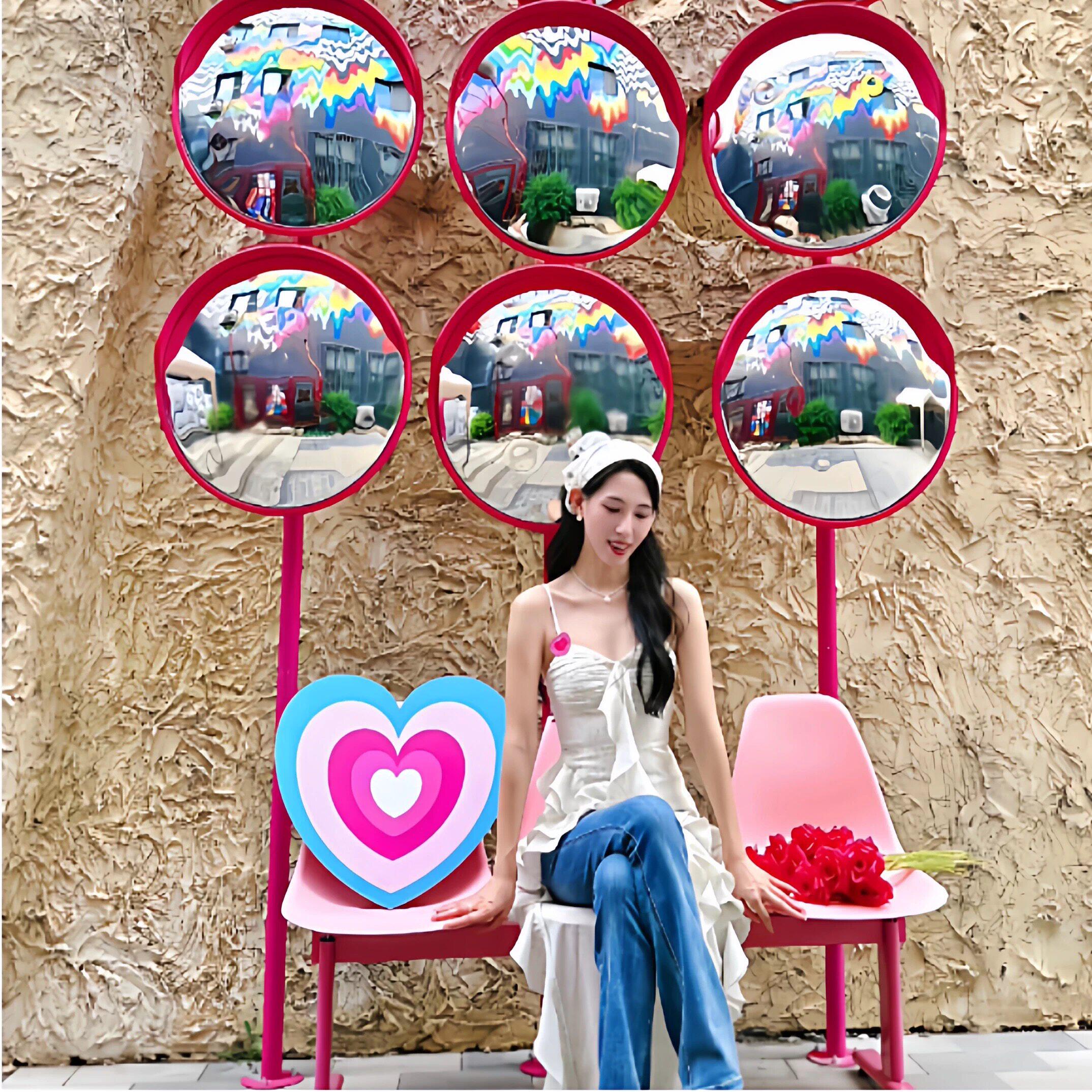 户外网红打卡点红粉色镜子美陈装置校园活动氛围布置道具支持定制