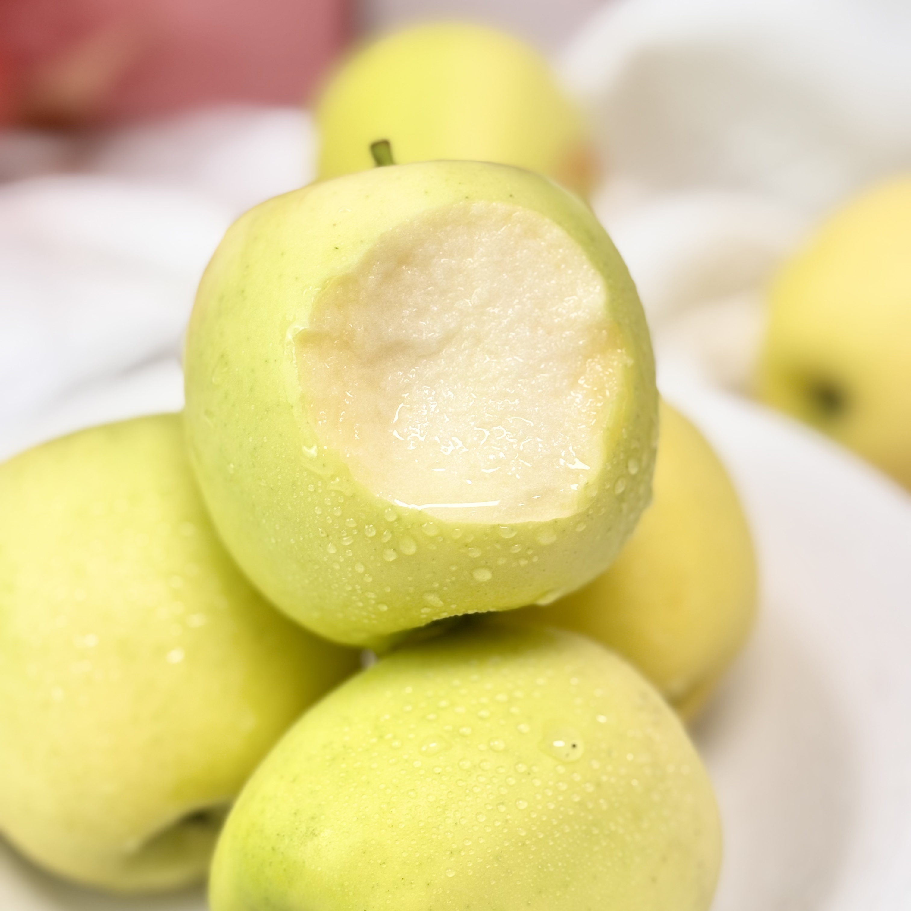 瑞雪苹果香甜多汁树上自然完熟送货上门