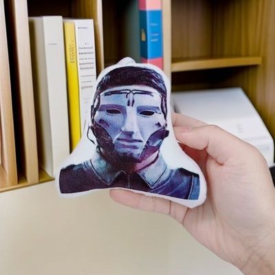 三角洲行动典狱长格赫罗斯语音挂件按压可发声毛绒钥匙扣礼物挂饰