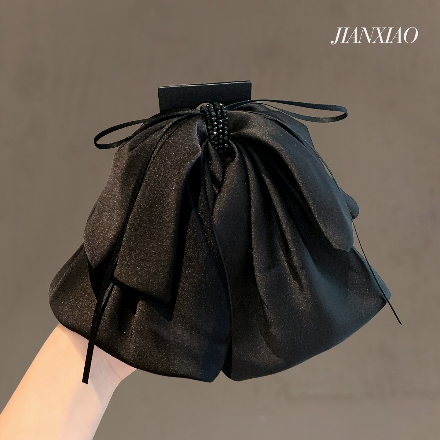 法式新款复古缎面蝴蝶结发夹气质优雅马尾夹轻奢后脑勺鲨鱼夹抓夹