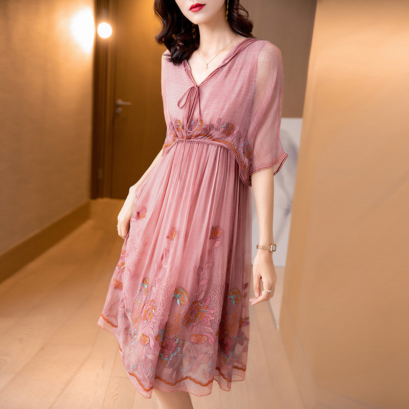 真丝连衣裙女夏2020新款刺绣连帽女神范假两件桑蚕丝a字裙子显瘦