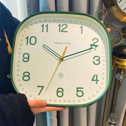 儿童石英挂钟客厅静音钟表卧室挂墙高级家用挂表新款2025方形时钟