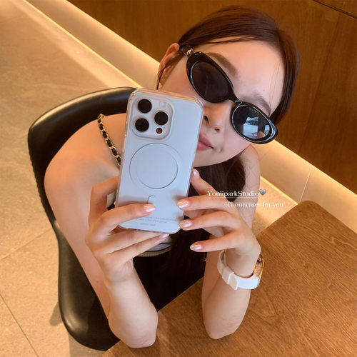 设计冷淡风金属银磁吸苹果手机壳