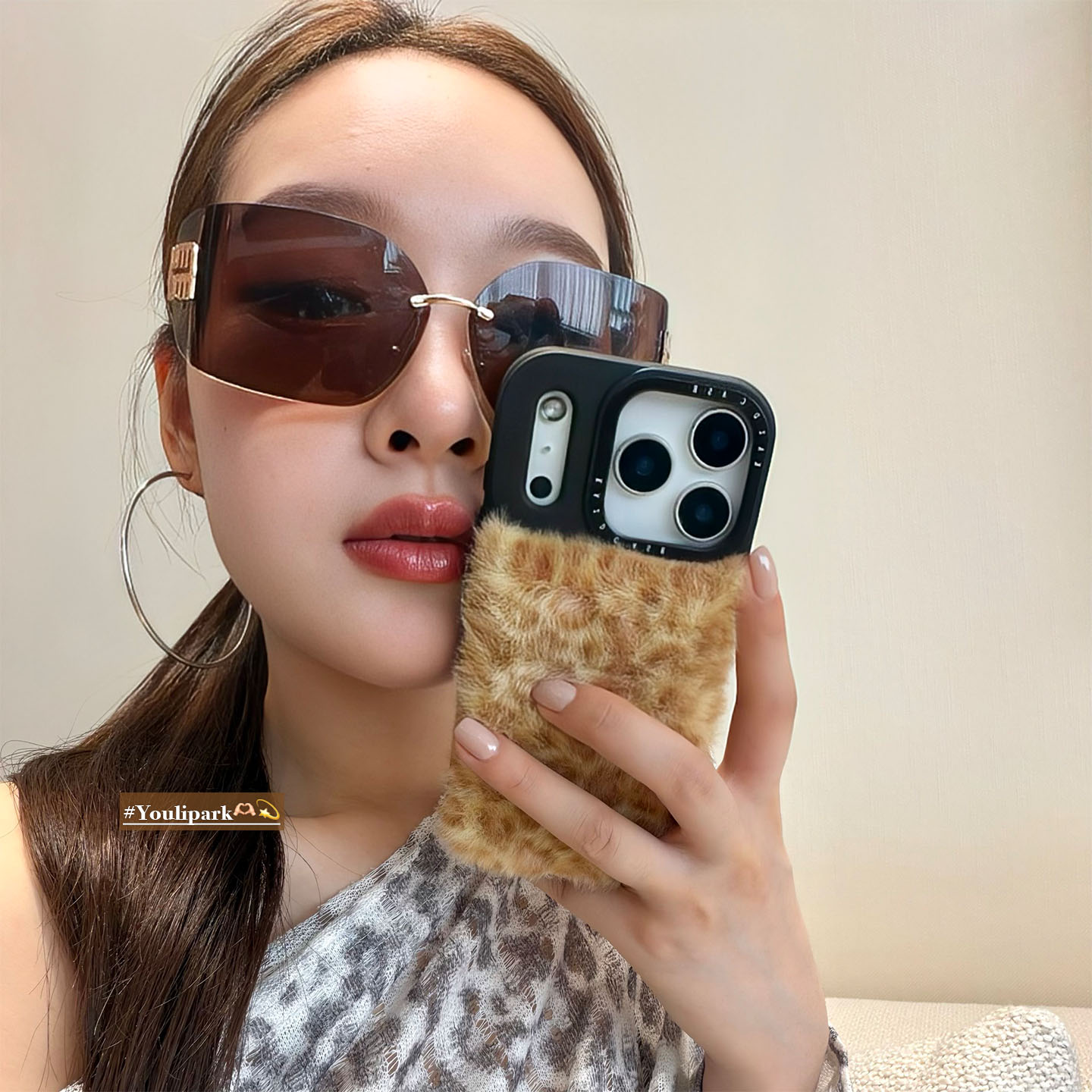 秋冬甜酷时髦毛绒豹纹苹果手机壳