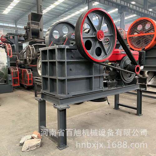 粗碎石头骨料鄂式破碎机小型移动花岗岩青石碎石柴油18马力颚破机